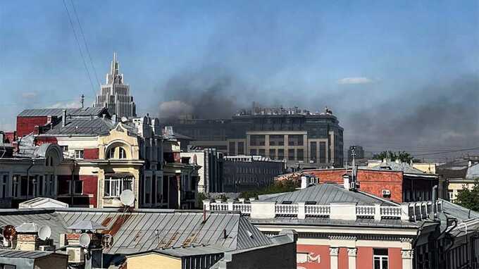 В центре Москвы горит гостиница «Интерконтиненталь» на Тверской улице.