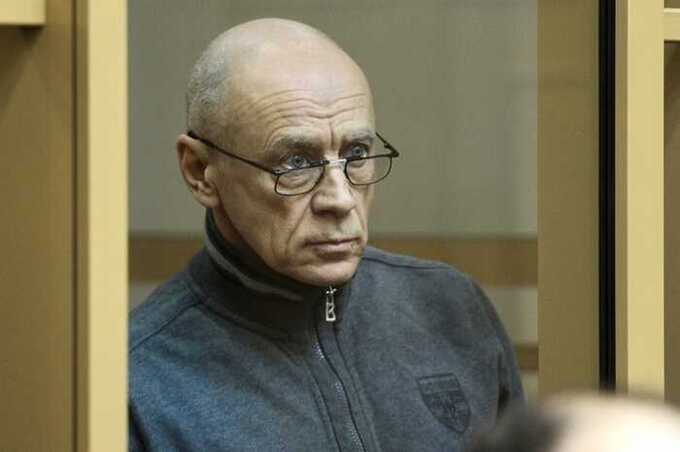 Чиновник помог обойти проверки и получил квартиру в награду