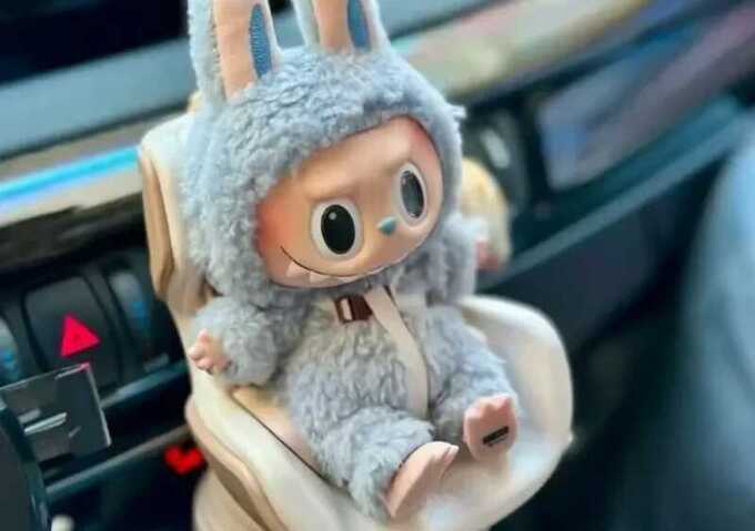 Игрушки Labubu стали новым глобальным феноменом: их раскупают в очередях, коллекционируют и считают инвестицией