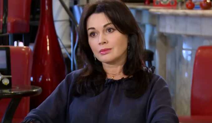 На годовщину смерти Заворотнюк на кладбище собрались родные и поклонники актрисы